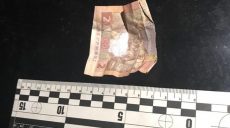 Ночью полиция задержали мужчину, который искал «закладки» (фото)