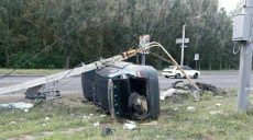 На ул. Шевченко Daewoo Lanos сбил электрический столб (фото)