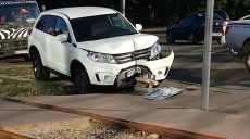На ул. Шевченко Suzuki Vitara врезался в светофор (фото)