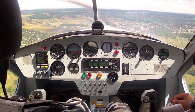 Работницы Харьковского авиазавода попросили замгубернатора помочь погасить долги по зарплате