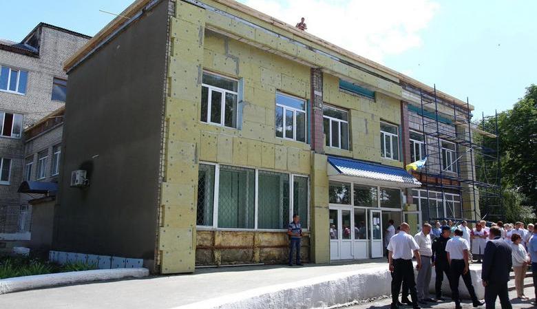 В Краснограде продолжается ремонт центральной районной больницы (видео)