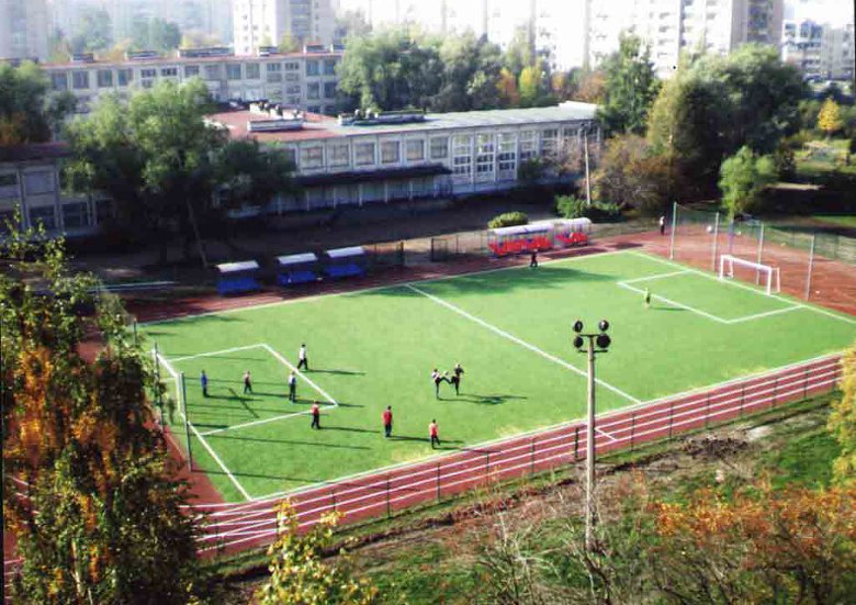 До конца года в Харькове восстановят несколько десятков школьных стадионов