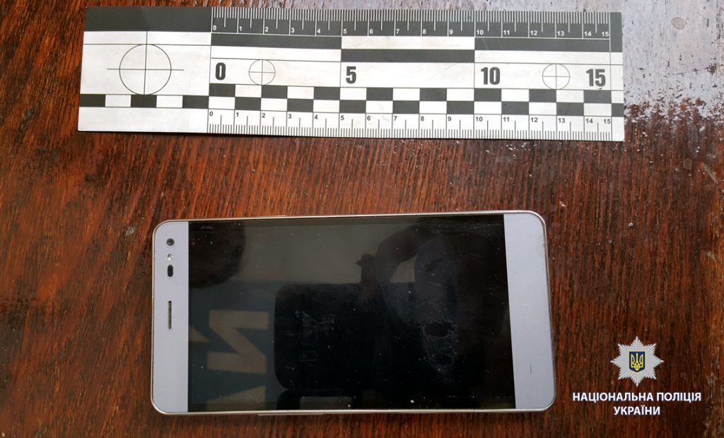 Под Харьковом двое парней избили мужчину и украли телефон