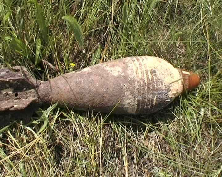 В Харькове на обочине дороги нашли мешки со снарядами