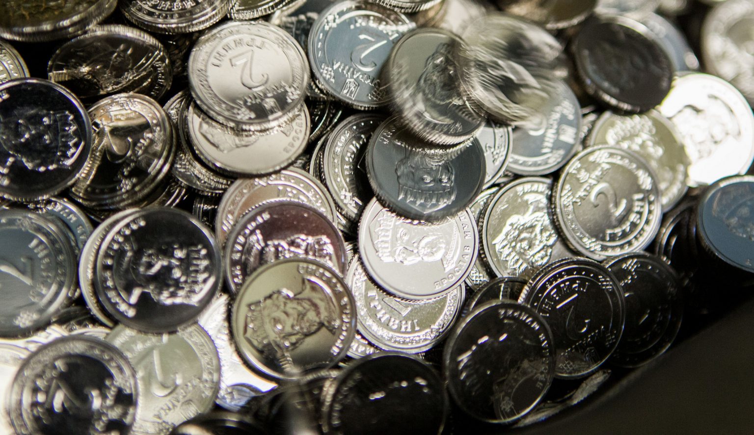 В харьковских магазинах начали округлять суммы в чеках (видео)