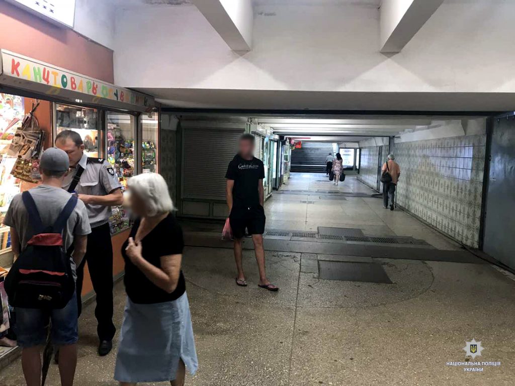 В Харьковском метро мужчина обокрал подростка