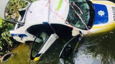 В Киевской области машина полиции во время погони упала в реку (фото)