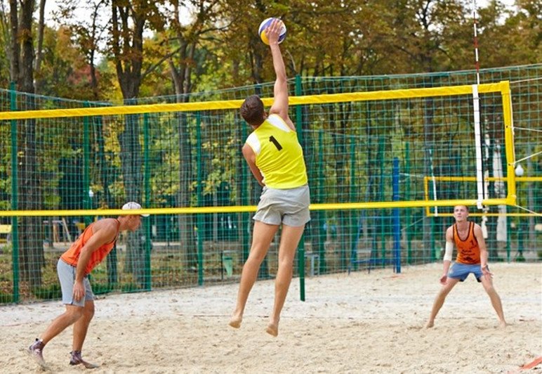 В Харькове соревнуется 68 команд пляжных волейболистов