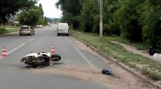 В Изюме микроавтобус насмерть сбил мужчину на скутере