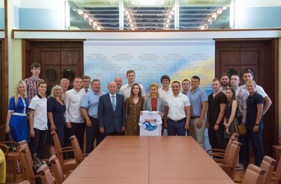 Светличная поздравила студентов из юракадемии, переплывших Босфор