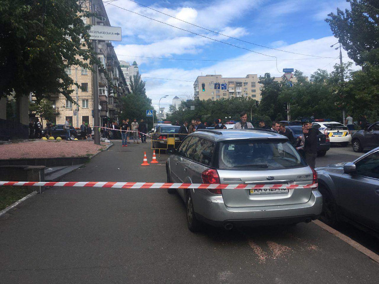В Киеве из машины расстреляли мужчину