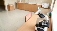 На Красноградщине приводят в порядок амбулаторию, которая не ремонтировалась много десятилетий (видео)