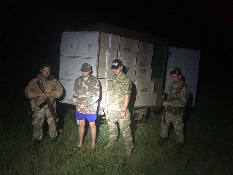Харьковские пограничники задержали ночного контрабандиста (фото, видео)