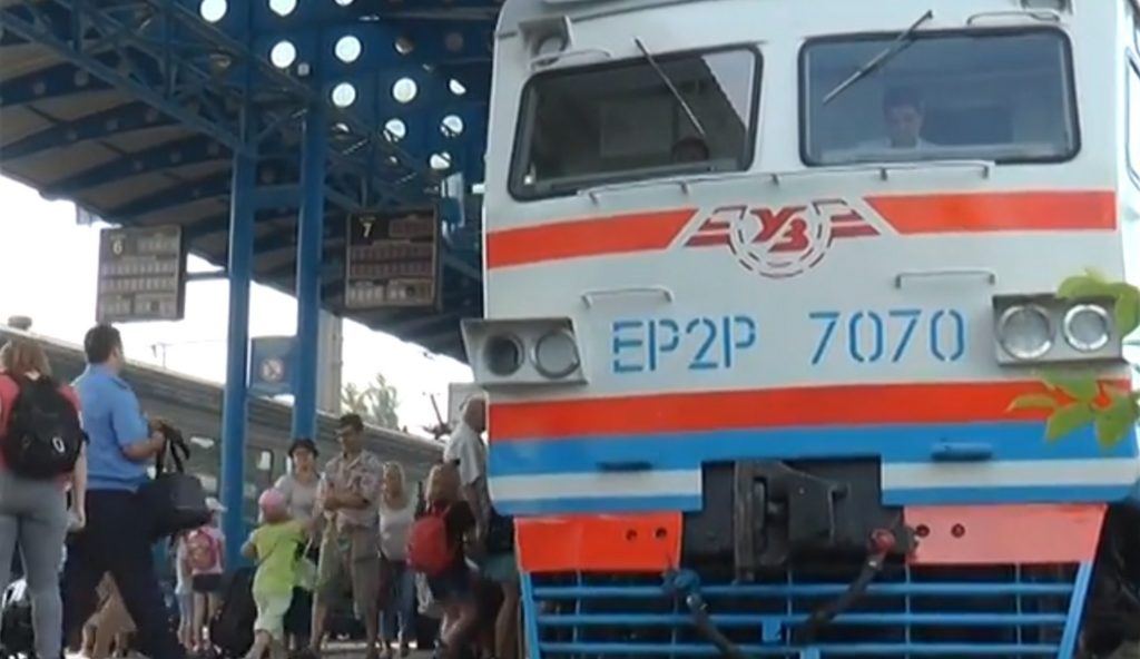 На ЮЖД по маршруту «Харьков-Красный Лиман» вывели модернизированную электричку (видео)