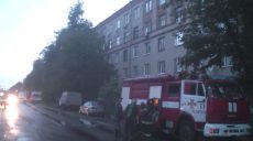 Спасатели погасили пожар в многоэтажке на Александровском проспекте