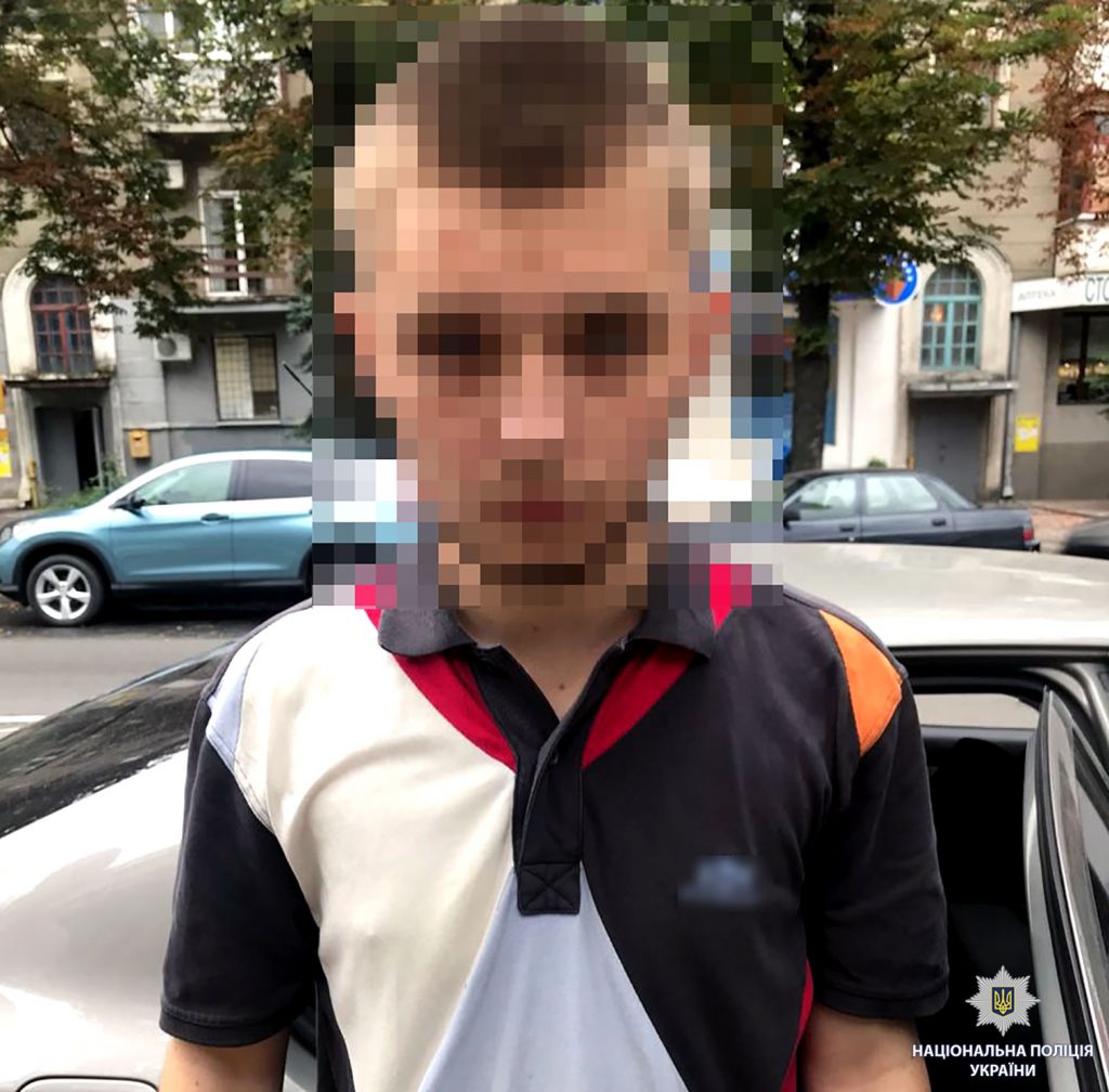 В Харькове задержали мужчину, который торговал наркотиками (фото)