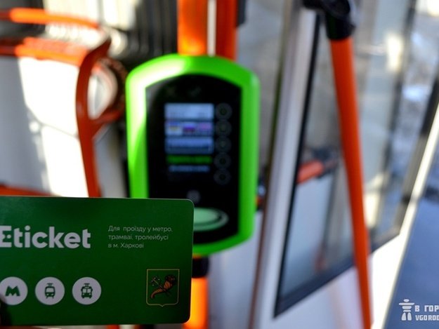 E-ticket в полной мере заработает в трамваях, троллейбусах и метро с 1 сентября