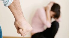 В Харькове полиция ищет мужчину, который нанес телесные повреждения 13-летней девочке