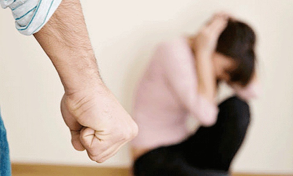 В Харькове полиция ищет мужчину, который нанес телесные повреждения 13-летней девочке