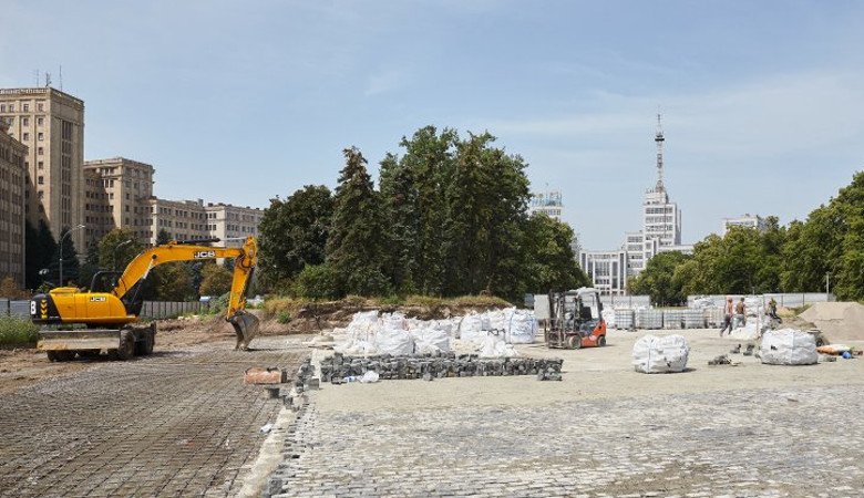 В сквере у Госпрома можно будет лежать на газонах