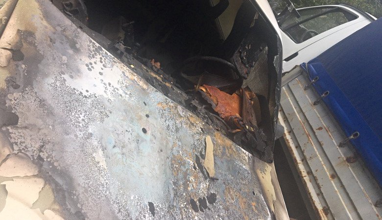 На Салтовке сгорела припаркованная во дворе машина (фото)