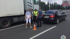 В Харькове столкнулись фура и легковой автомобиль