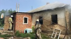 Под Харьковом сгорел частный дом (фото)
