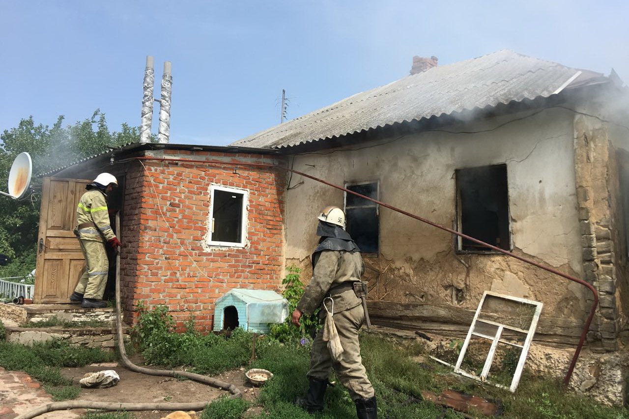 Под Харьковом сгорел частный дом (фото)