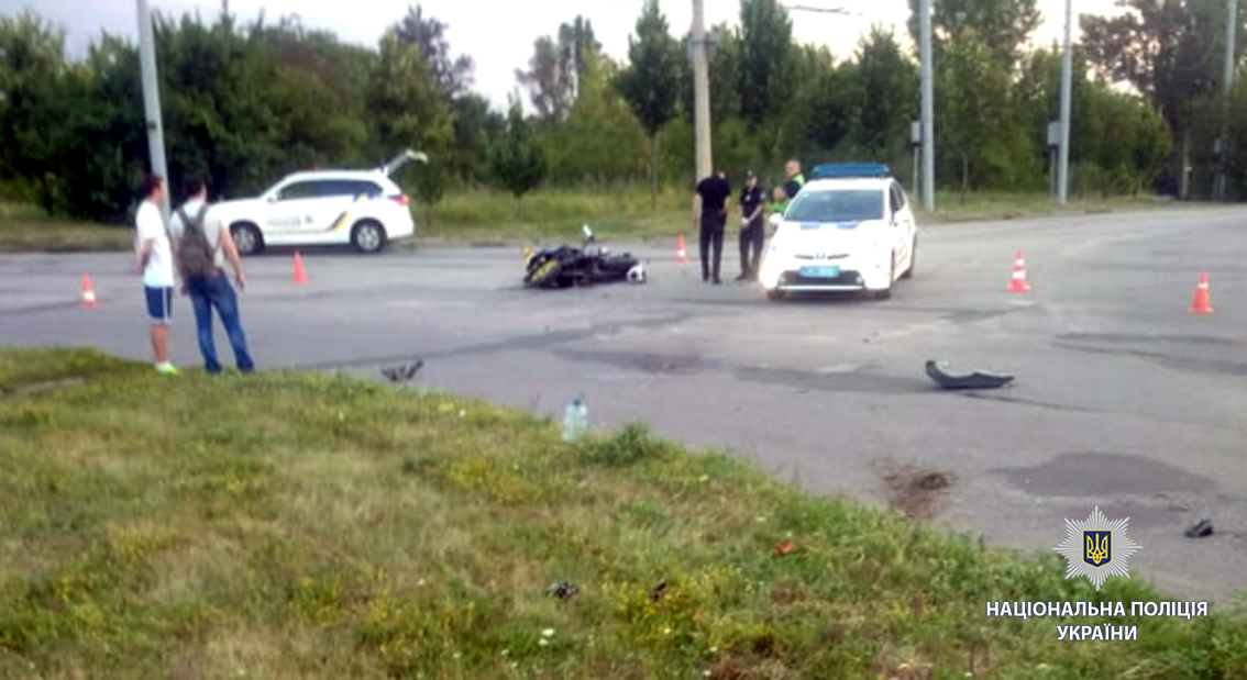 В Харькове мотоциклист въехал в бордюр (фото)