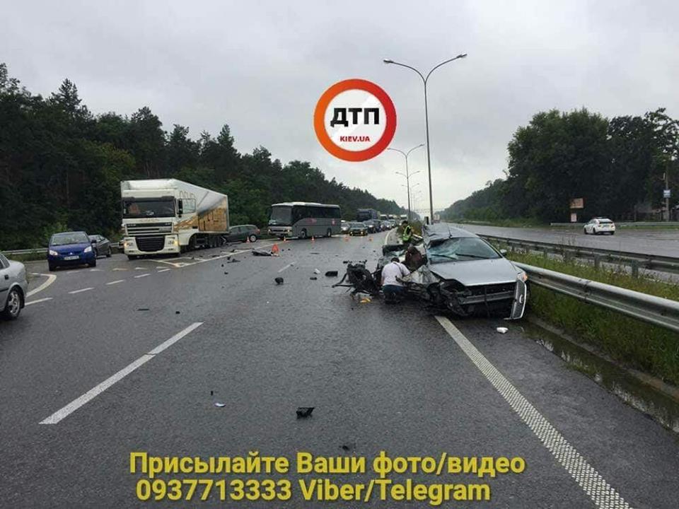 ДТП на трассе Харьков-Киев: двое погибших (фото)