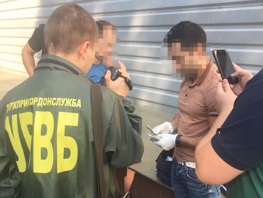 В Харькове задержали бывшего пограничника, который требовал взятку пять тысяч долларов
