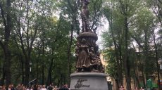 Ремонт сквера, где открыли памятник Гурченко, обошелся городу почти в 10 миллионов гривен – ХАЦ