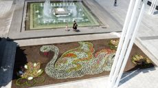 Возле оперного театра появятся лебеди из цветов
