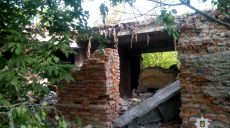 Под Харьковом мужчину привалило железобетонной стеной (фото)