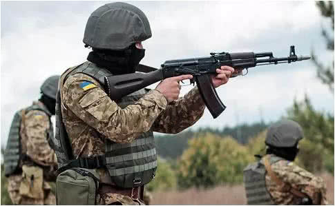 Сутки на Донбассе: погиб один украинский военный, один ранен