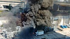 Возле здания компании Microsof в Париже по неизвестной причине начался пожар (фото, видео)
