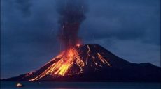 На Гавайях произошло извержение вулкана: более 20 человек пострадало