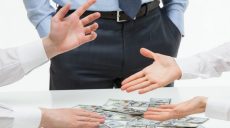 В Украине появится финансовый омбудсмен, призванный решать споры между потребителями и финансовыми учреждениями без обращения в суд (видео)