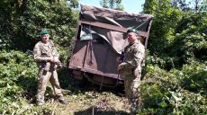 В Сумской области пограничники со стрельбой задержали «УАЗ» из России