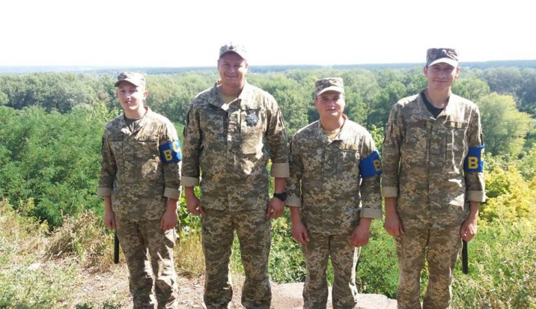 Под Харьковом военные спасли 13-летнюю девочку, которая упала в овраг (видео)