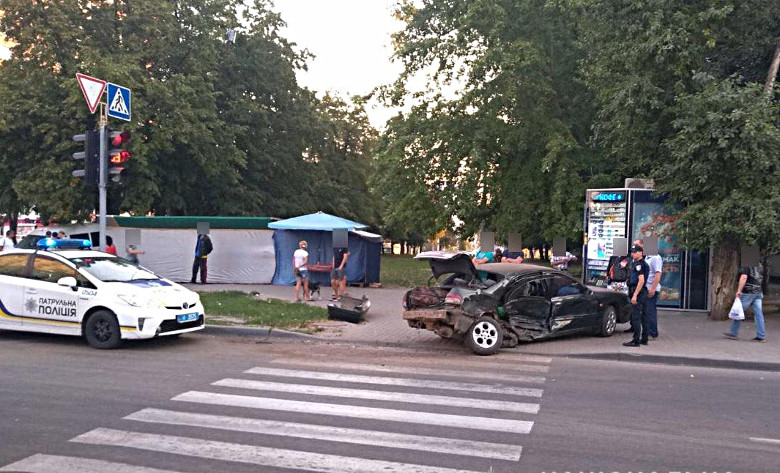 ДТП на Салтовке: два человека в тяжелом состоянии доставлены в «неотложку»