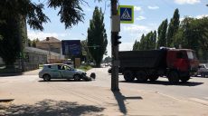 ДТП: столкновение КАМАЗа и легковушки