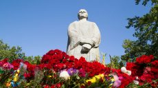 В день освобождения Харькова на мемориале в Лесопарке прошли траурные мероприятия (видео)