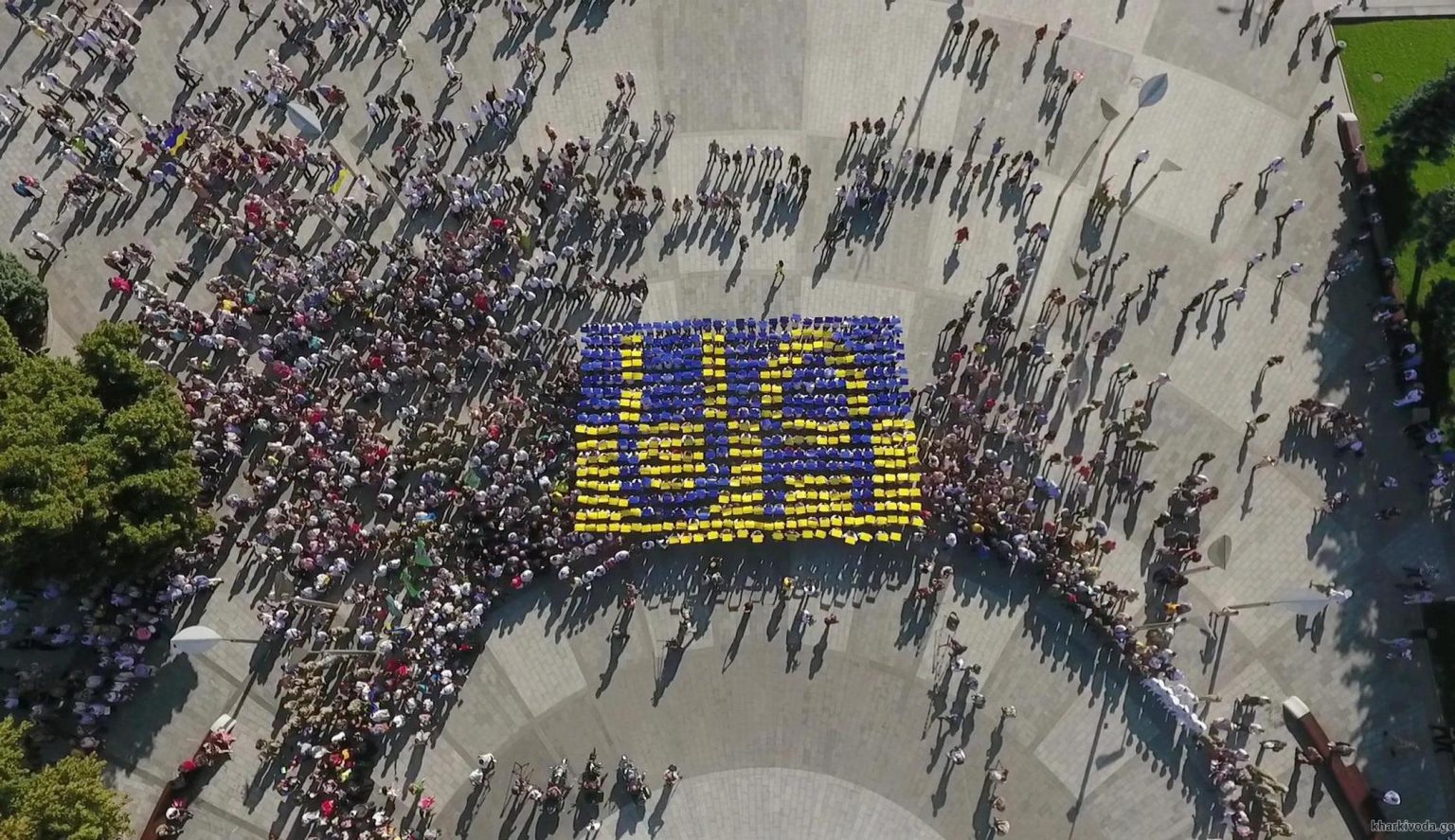 В Харькове отметили День государственного флага (видео)