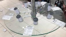 На Сумской обокрали популярный магазин электроники (видео)