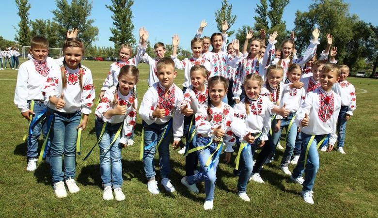 В Великом Бурлуке открыли реконструированный стадион (видео)
