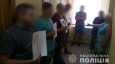 На улице Харькова у пенсионерки из ушей вырвали серьги