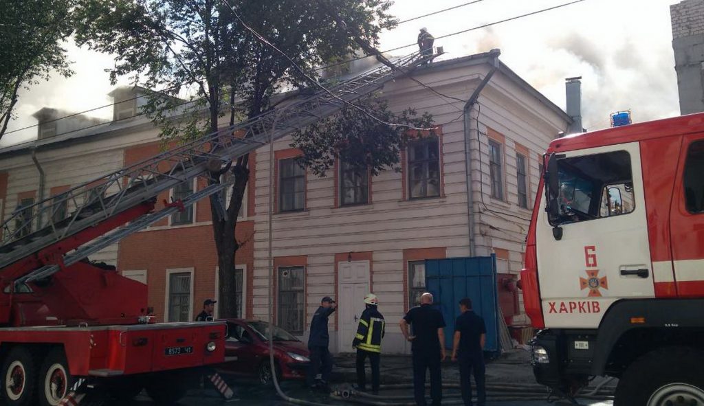 Возгорание в инженерно-педагогической академии в центре Харькова мог спровоцировать ремонт (видео)