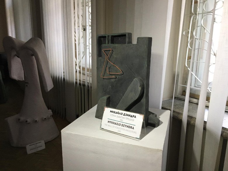 В Харькове представили скульптуры из стройматериалов (фото)