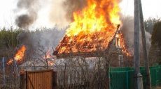 В садовом кооперативе в центре Харькова сгорела дача